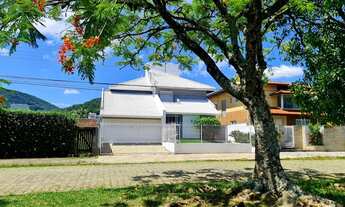 Imagem: Casa com 7 dorm, 5 Suítes, 460m² por R$