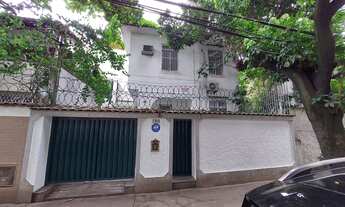 Imagem 2: Excelente casa triplex de rua, totalmente segura, com sistema de vigilância! Farto comérci