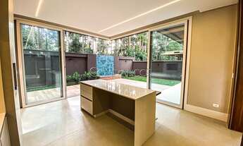 Imagem 7: Casa de Alto Padrão em Condomínio a Venda, localizada em Santa felicidade. Curitiba-PR