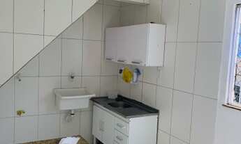 Imagem 3: Aptº 2/4, sala, cozinha, banheiro e pequena área de serviço. 3º andar ESCADAS