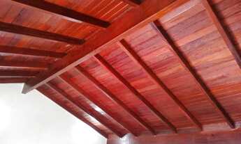 Imagem 4: Vendo uma linda casa em um bairro residencial