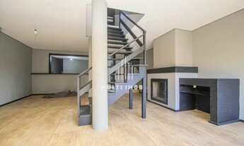 Imagem 2: Casa de rua com 180m², 3 dormitórios e 4 vagas