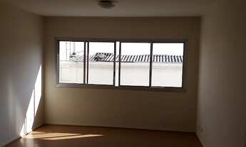 Imagem: Ao lado do metrô Paraíso