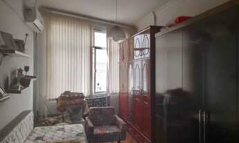 Imagem 2: Apartamento em Copacabana para aluguel e venda possui 32 metros quadrados com 1 quarto