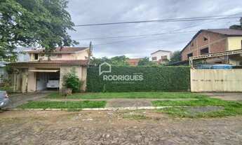 Imagem 2: Casa Impecável com 3 Suítes no Jardim América - Conforto e Lazer para Toda a Família