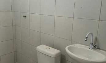 Imagem 6: Casa muito ampla para alugar em rua calçada