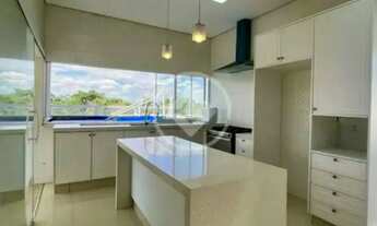 Imagem 7: Sobrado para aluguel possui 300 metros quadrados com 3 quartos