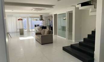 Imagem 5: Casa para aluguel e venda tem 450 metros quadrados com 6 quartos.