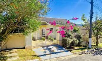 Imagem 2: Procurando casa em um condomínio tranquilo e com muito sol e privacidade? Essa é a casa pe