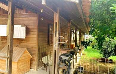 Imagem 5: Charme e aconchego em casa térrea de madeira Terreno amplo com 500m²!