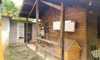 Imagem 6: Charme e aconchego em casa térrea de madeira Terreno amplo com 500m²!