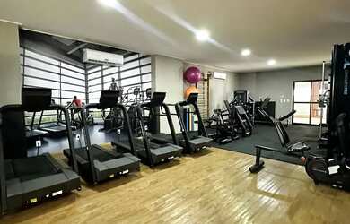 Imagem 4: 03 quartos sendo um suíte, com móveis fixos, na Jatiúca