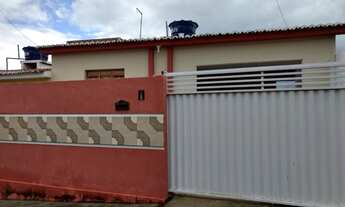 Imagem: Dois imóveis recém-construídos