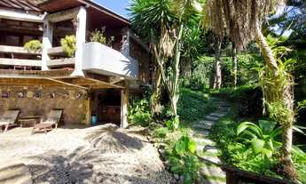 Imagem 4: Excepcional Casa duplex reformadíssima em madeira, granito e mármore! No Meio da Floresta!