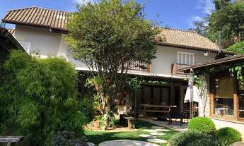 Imagem 7: VENDA- Belíssima Casa com 4 quartos(sendo 2 suítes) em Saldanha Marinho - Petrópolis - RJ