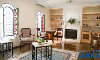 Imagem: CASA ASSOBRADADA - PLANALTO PAULISTA - SP