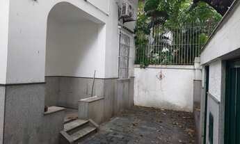 Imagem 4: Excelente casa triplex de rua, totalmente segura, com sistema de vigilância! Farto comérci