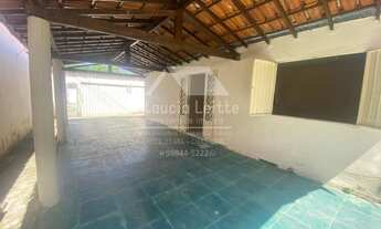 Imagem 2: Casa para Venda em Montes Claros, JK, 5 dormitórios, 1 suíte, 3 banheiros, 4 vagas