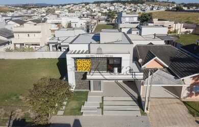 Imagem 2: Casa de condomínio para venda tem 218 metros quadrados com 3 quartos