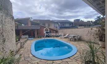 Imagem 5: Casa Impecável com 3 Suítes no Jardim América - Conforto e Lazer para Toda a Família