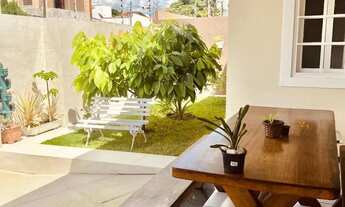 Imagem 3: Casa espaçosa, com amplo terreno e 3 vagas de garagem