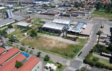 Imagem 6: Lote estratégico no Centro de Pinhais, zoneamento ZC. Alta visibilidade e fluxo. Perfeito