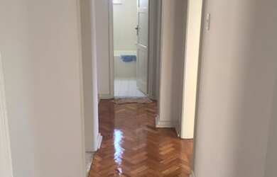 Imagem 4: Aptº Salão, 2 quartos, arejado, cozinha ampla com área de serviço, ótimo estado, piso sint