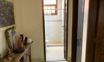 Imagem 2: Casa de condomínio para venda possui 250 metros quadrados com 5 quartos