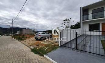 Imagem: Lindo sobrado com 2 dormitórios em Forquilhas