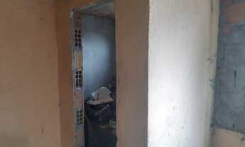 Imagem 2: Vendo uma casa Casa com 1 dormitório