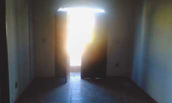 Imagem 6: Casa com 2/4, 2º andar, Frente de rua no bairro do Caminho de Areia