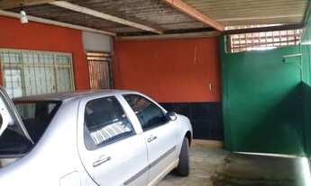 Imagem: CASA COM TRÊS QUARTOS PARA VENDA NO BAIRRO