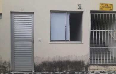 Imagem 4: Aluga-se um apartamento no térreo com área, 600.00 já com taxa de condomínio e Água