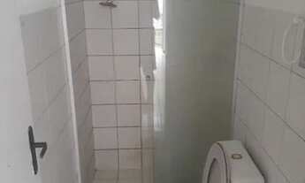 Imagem 6: Aluga-se um apartamento no térreo com área, 600.00 já com taxa de condomínio e Água