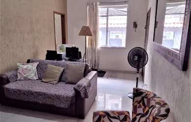 Imagem 2: Localização Incontestável! Casa Linear, junto a comércio e condução, possibilidade de faze