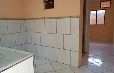 Imagem 3: Alugo kitinete santíssimo 50 metros da estação