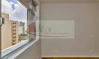 Imagem 7: Simpático sala/quarto, totalmente reformado, com garagem, em andar alto, com excelente ilu