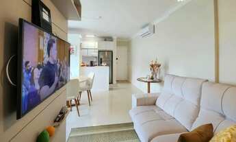 Imagem 2: Apartamento semimobiliado de 2 quartos (1 suíte), sacada com vista para o mar e 2 garagens