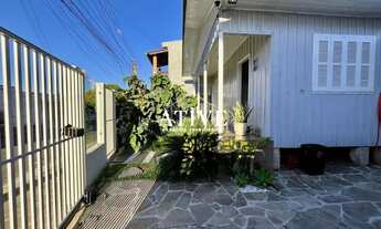 Imagem 3: Casa com 2 quartos cozinha planejada e garagem coberta pra 02 carros para locação