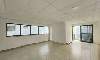 Imagem 2: Conjunto Comercial Moderno Próximo ao Metrô Paraíso