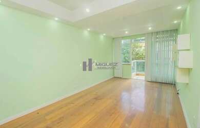 Imagem 2: À venda, apartamento de 2 quartos (1 suíte), com 90 m² e 2 vagas na escritura. Localizado