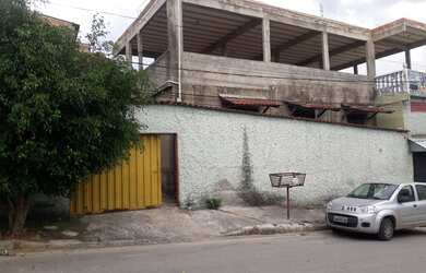 Imagem 5: Casa grande esquina com loja e jardim e garagem