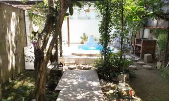 Imagem 3: Lindíssima casa dúplex, com uma belíssima área privativa com piscina e um paisagismo lind