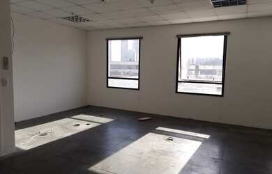 Imagem 2: Ponto comercial/Loja/Box para aluguel e venda possui 94 metros quadrados