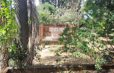 Imagem 7: Duas ch?caras emendadas no Lago Oeste