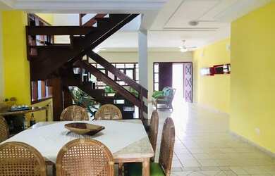 Imagem 2: Casa de condomínio sobrado para venda possui 250 metros quadrados com 5 quartos