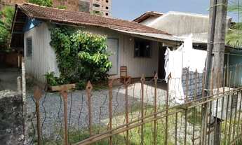 Imagem 5: Casa em rua pública