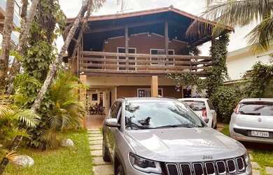 Imagem 3: Casa e chalés frente à praia em Maranduba