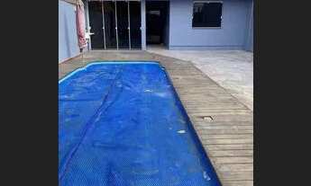 Imagem 2: Vendo casa com piscina