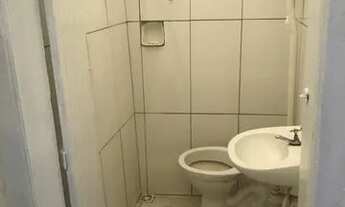 Imagem 2: ALUGO BARRACÃO Casa com 1 dormitório